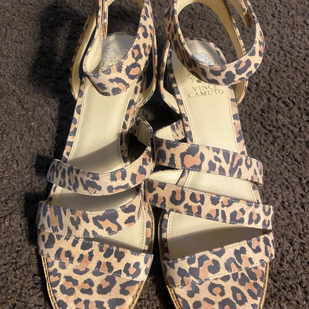 Like New Vince Camuto Leopard Sandals Sz 9 - Picture 2 of 6